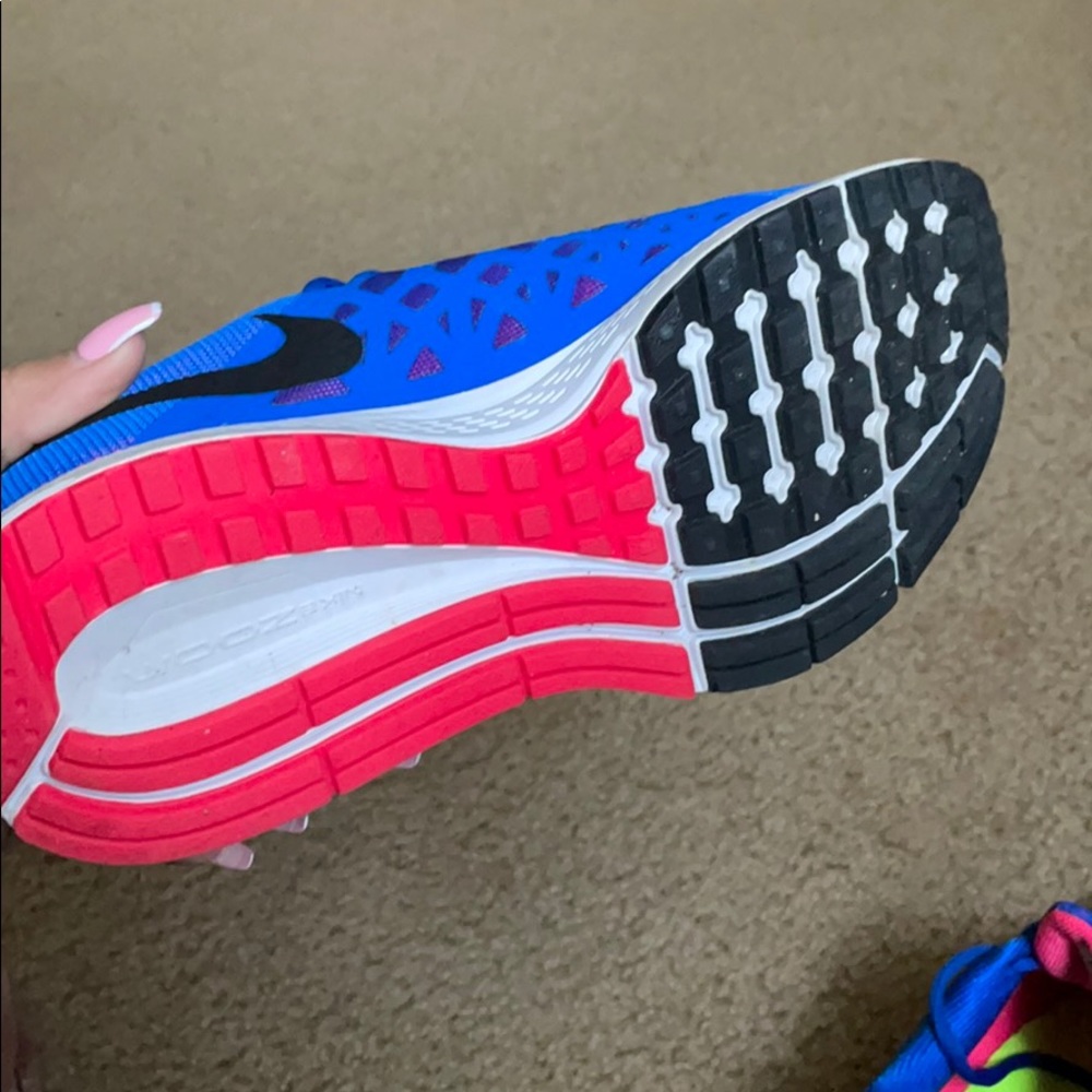 Nike Runner Shoes. Barley Worn! - Picture 3 of 3